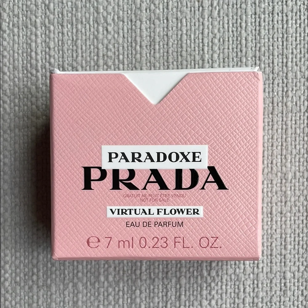 Prada paradoxe virtual flower miniature